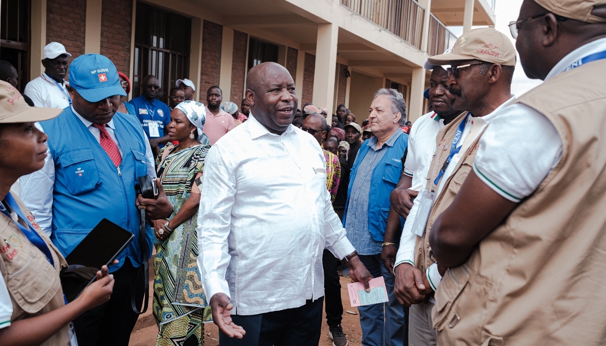 Évariste Ndayishimiye with AU observers during legislative elections in Gitega on 5 June 2025.