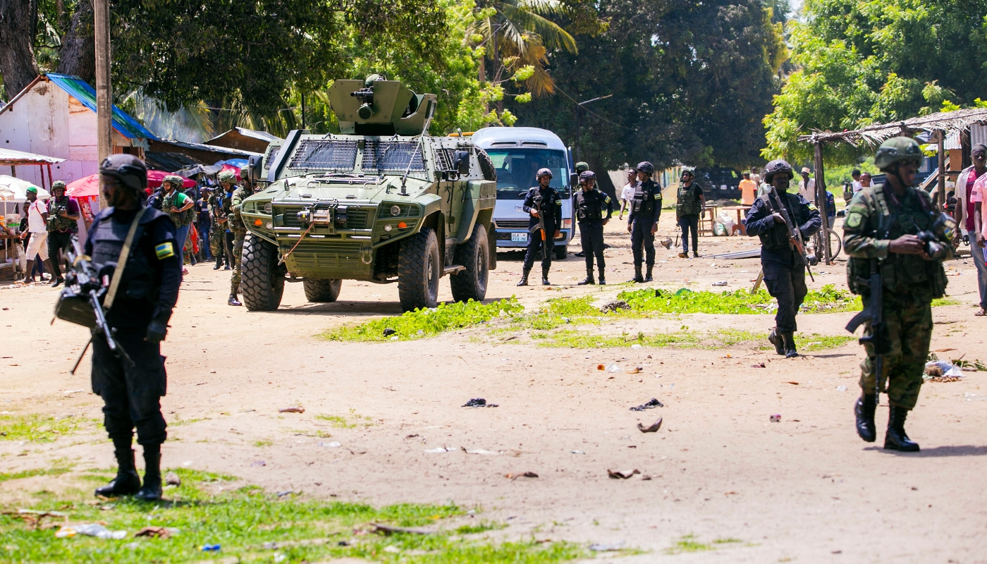 Mozambican police officers accompanied by soldiers from Rwanda's special counter-terrorism units in Palma, Mozambique, 18 December 2023.
