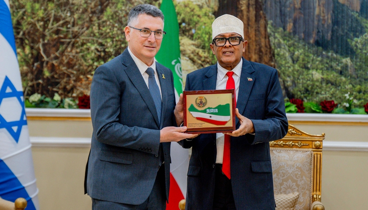 Israeli Foreign Minister Gideon Sa'ar and Somaliland President Abdirahman Abdullahi Mohamed in Hargeisa on 6 January 2026.