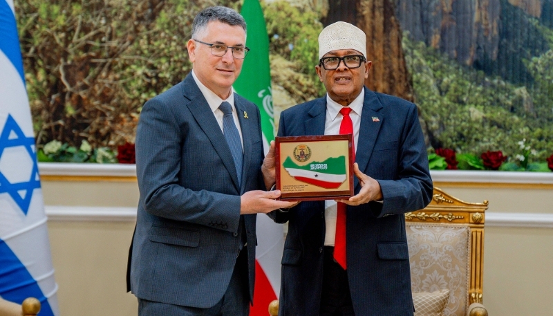 Israeli Foreign Minister Gideon Sa'ar and Somaliland President Abdirahman Abdullahi Mohamed in Hargeisa on 6 January 2026.