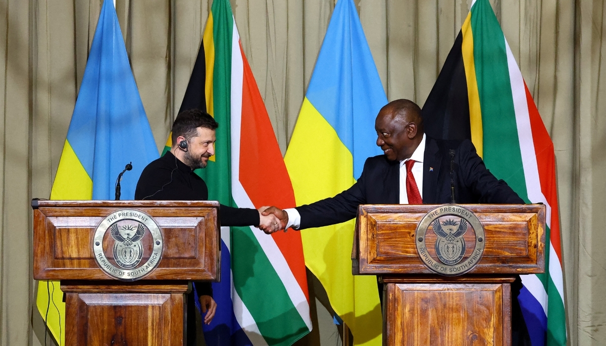 Ukraine's President Volodymyr Zelensky and his South African counterpart Cyril Ramaphosa in Pretoria, in April 2025. 