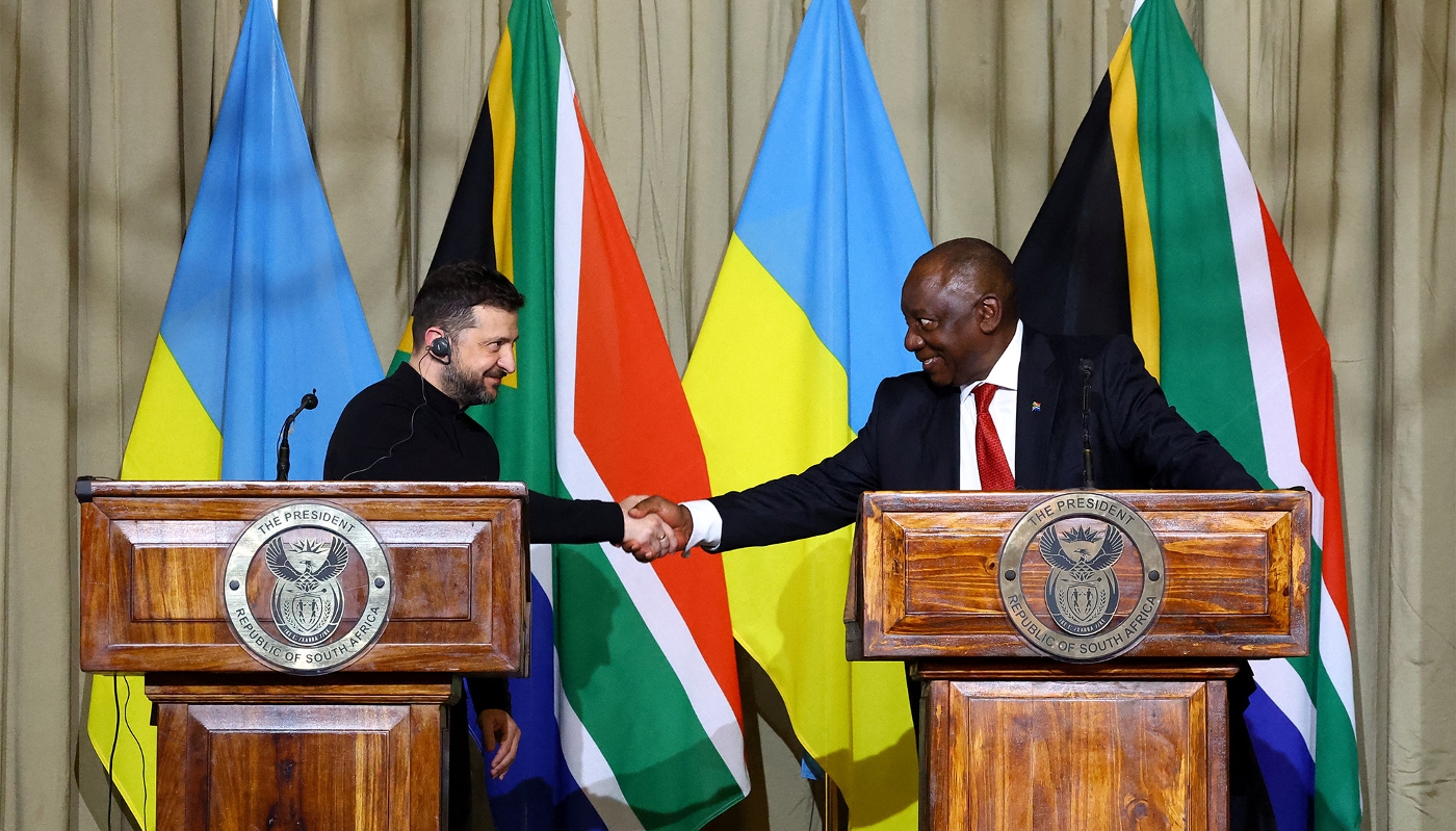 Ukraine's President Volodymyr Zelensky and his South African counterpart Cyril Ramaphosa in Pretoria, in April 2025.