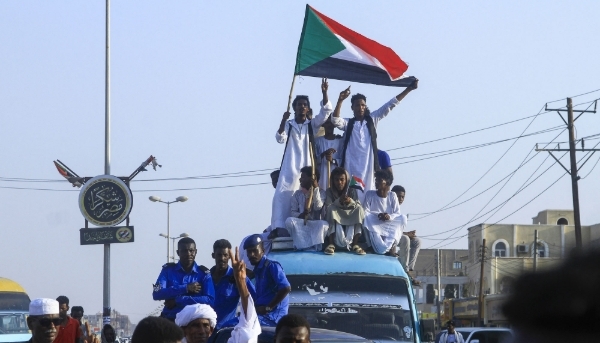 A rally called for by Sudan's Popular Front for Liberation and Justice in Port Sudan to denounce the siege imposed by the paramilitary Rapid Support Forces on El-Fasher city, 24 April 2025.