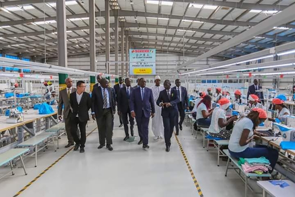 Senegalese President Macky Sall (centre) during the inauguration of the Diamniadio industrial platform.