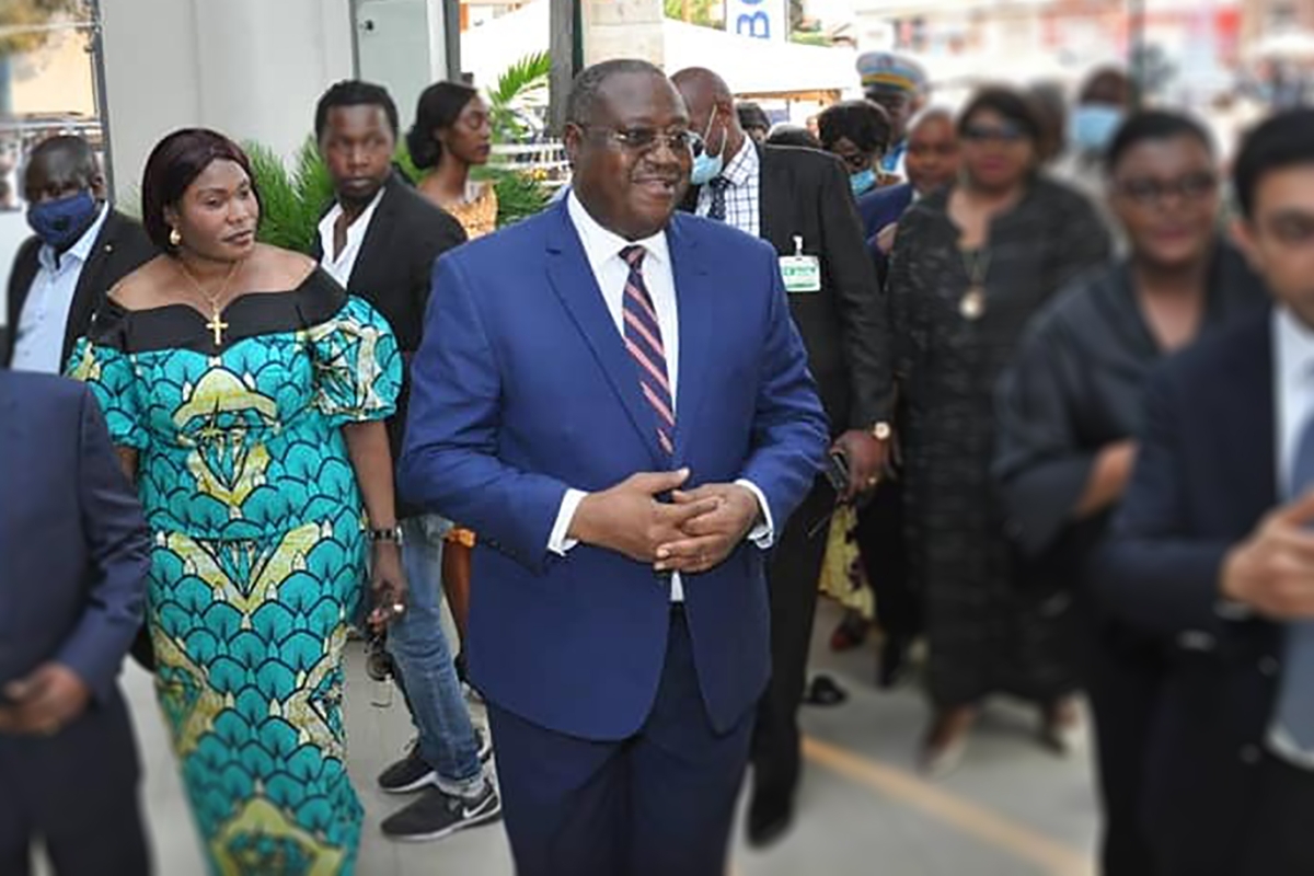 The new governor of Lualaba province, Fifi Masuka Saini, and her predecessor, Richard Muyej.