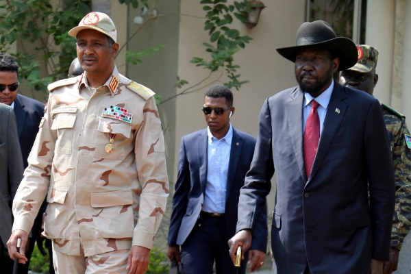 South Sudanese president Salva Kiir (right) prefers not to intervene in the dispute, leaving it to the vice president of the Sudanese Sovereignty Council, Hemeti.