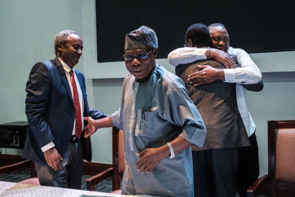 The commander-in-chief of the Tigray rebel forces General Tadesse Werede Tesfay (L) and the chief of staff of the Ethiopian Armed Forces Field Marshal Berhanu Jula (2nd R), with former Nigeria's President Olusegun Obasanjo (2nd L) and Kenya's former President Uhuru Kenyatta (R) after the signing of an agreement between the government and the Tigray People's Liberation Front (TPLF) in Nairobi, on 12 November 2022.