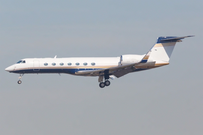 A Gulfstream G550 plane.