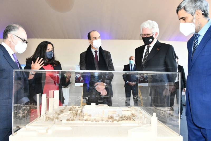 The American Consul General in Casablanca Jennifer Rasamimanana (2nd from left) in front of the model of the Consulate alongside Ambassador David T. Fischer (2nd right).