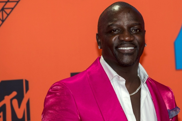 The American rapper Akon.